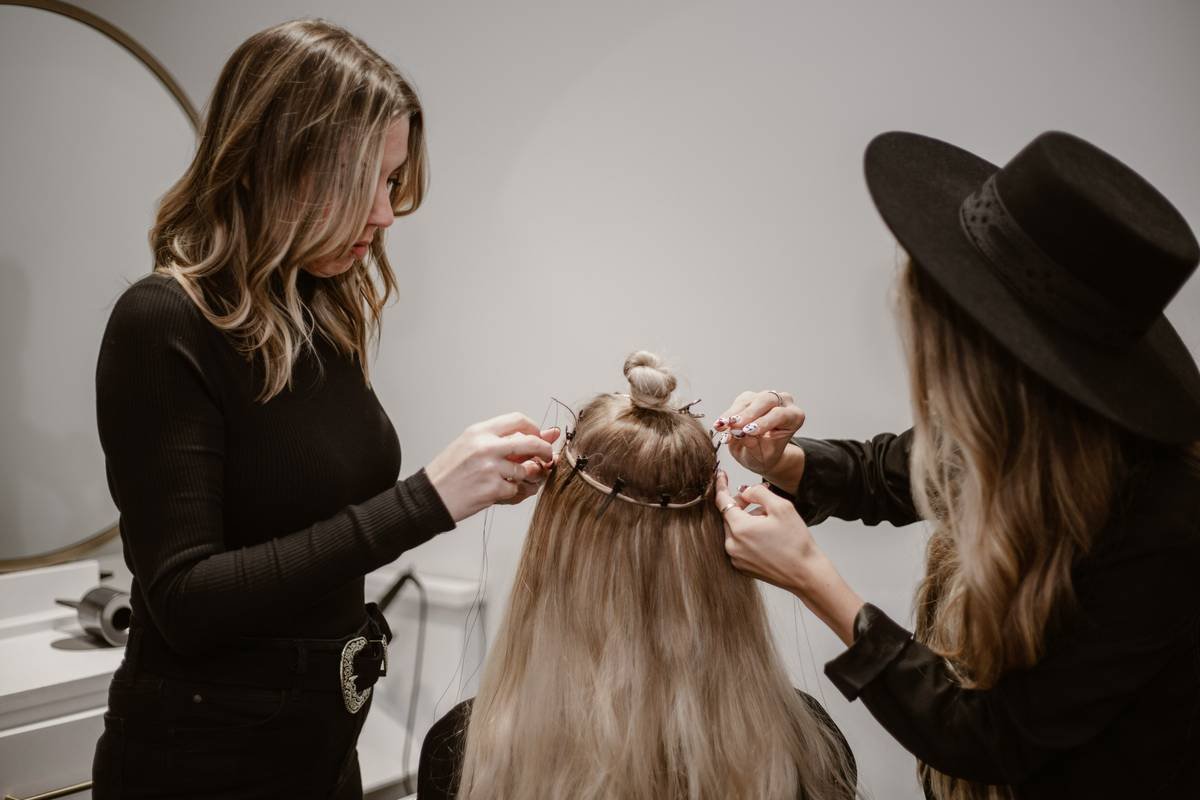 Side-by-side diagram showing traditional rigid hair pick vs. flexible Minimal Tension pick bending around a curl clump to reduce breakage